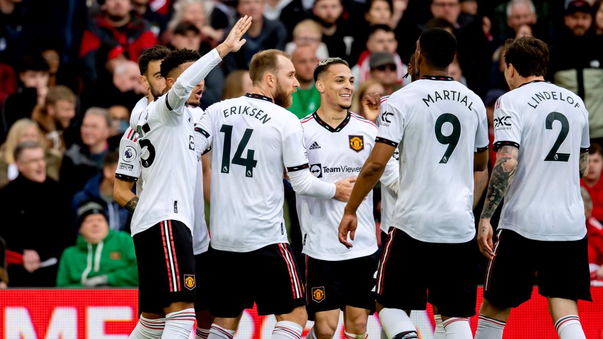 Los jugadores del Manchester United celebrando un gol ante en el Nottingham Forest.