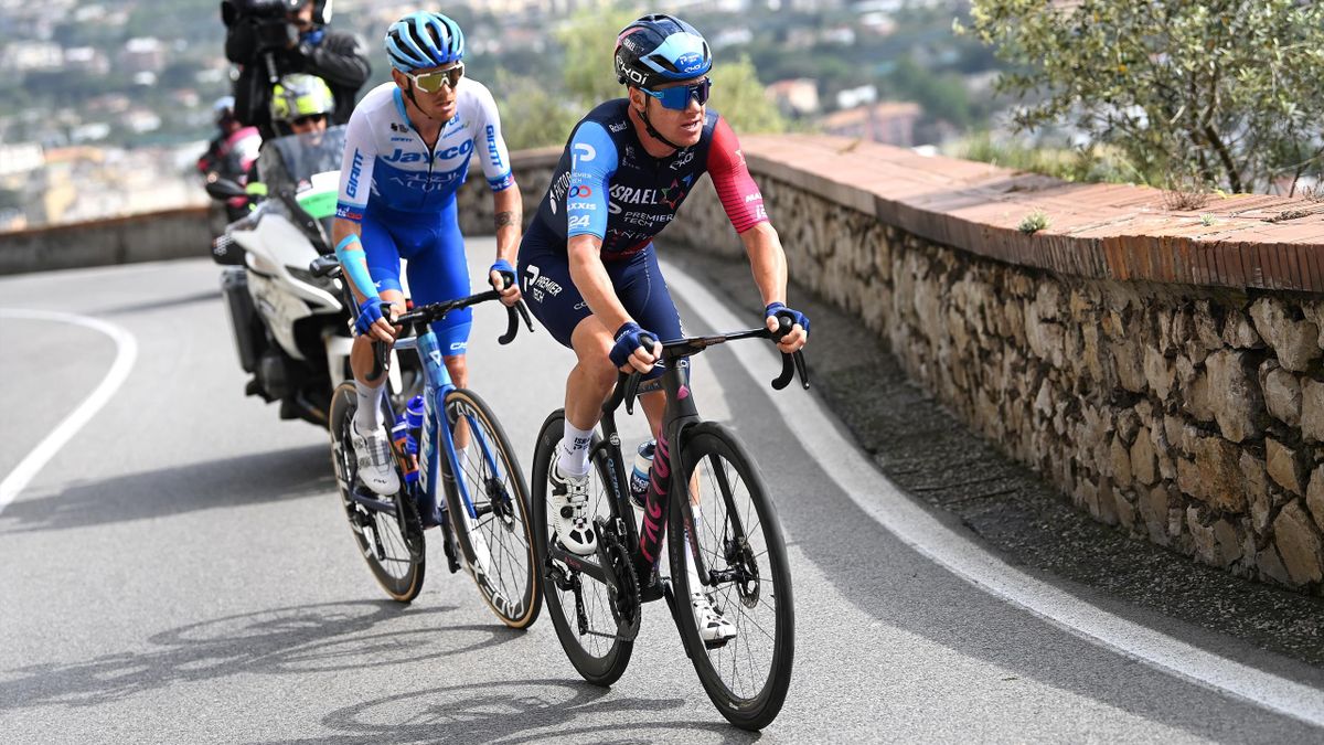 Giro d'Italia 2023: Disaster for breakaway as Mads Pedersen