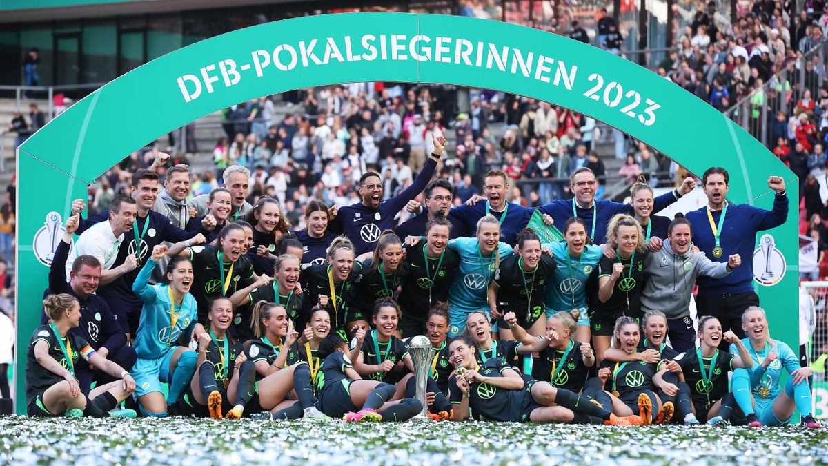 Rekordsieg vor Rekordkulisse Wolfsburgerinnen gewinnen DFB-Pokal zum neunten Mal in Serie