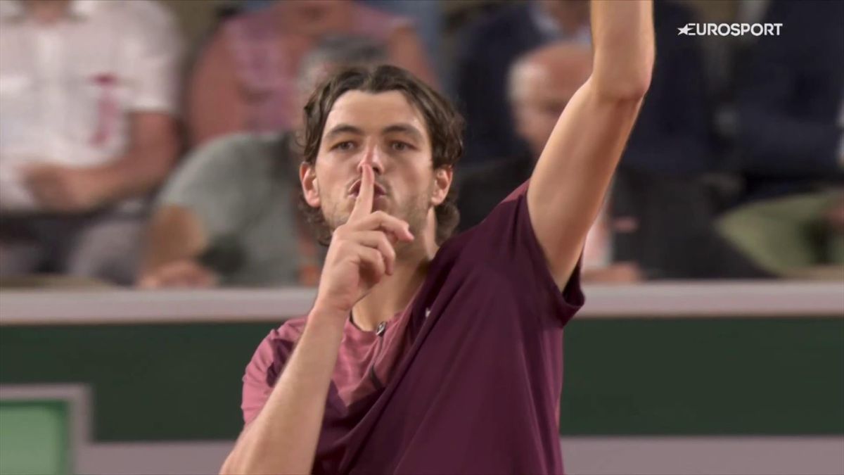 Wimbledon | Taylor Fritz en Arthur Rinderknech in discussie na