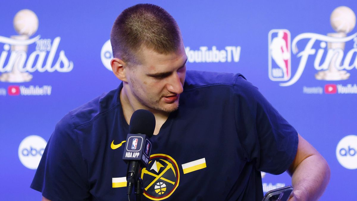 NBA Quand Nikola Jokic constate que son t l phone est satur de