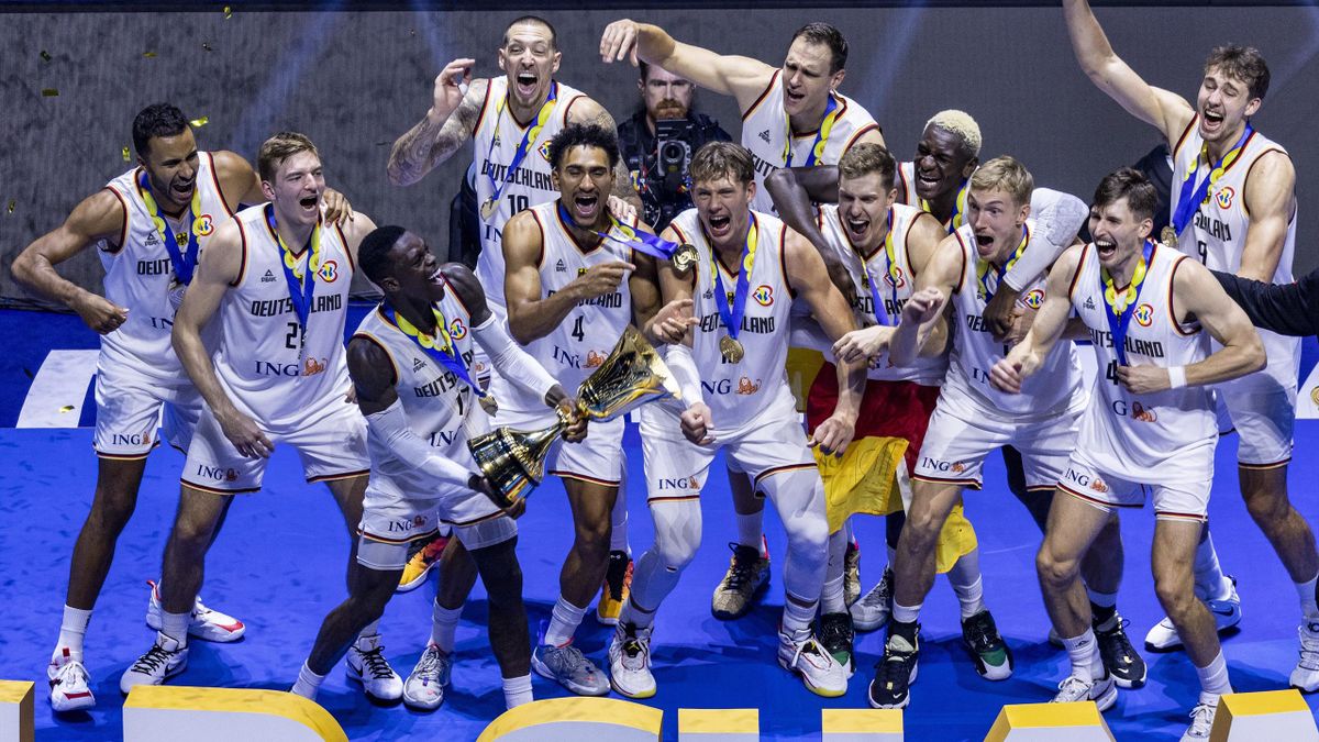 Basketball-WM 2023 Deutschland schlägt Serbien im Finale und holt erstmals in der Geschichte Gold - so lief das Spiel