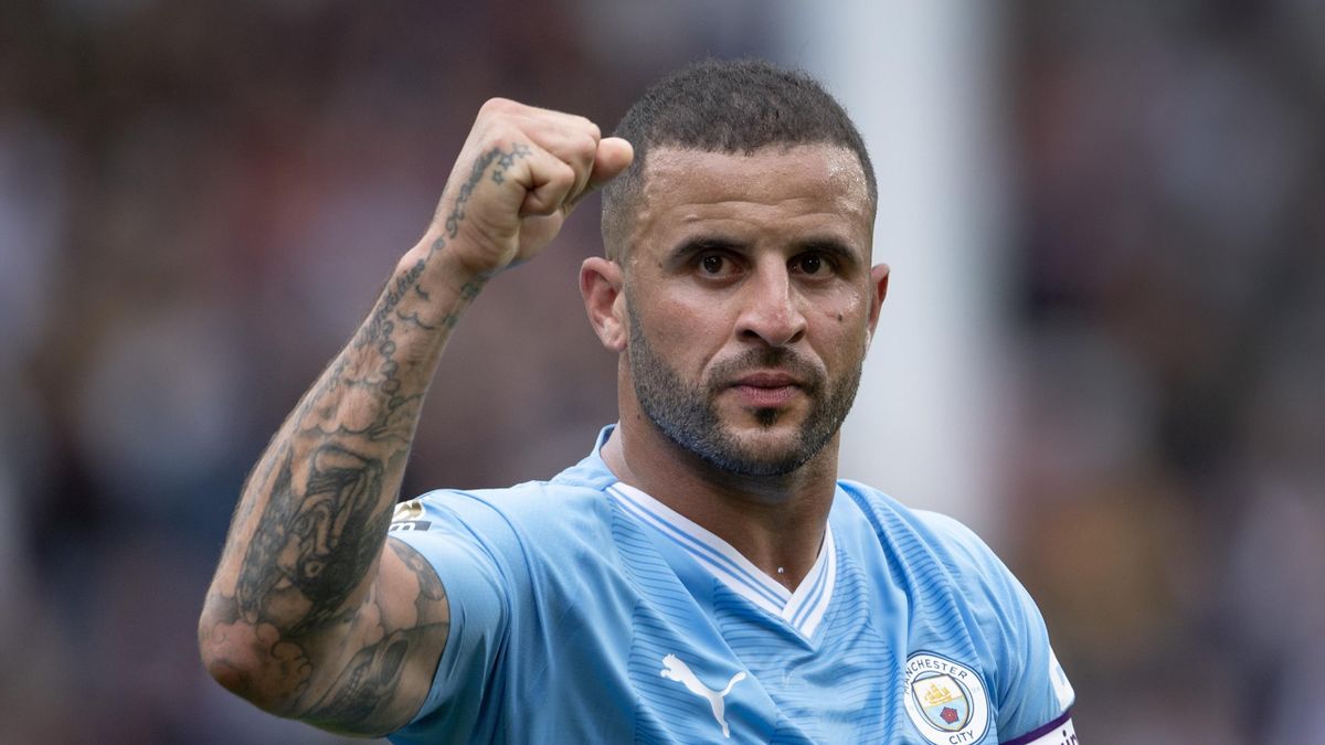 Kyle Walker signs two-year contract extension with Premier League champions  Manchester City - Eurosport