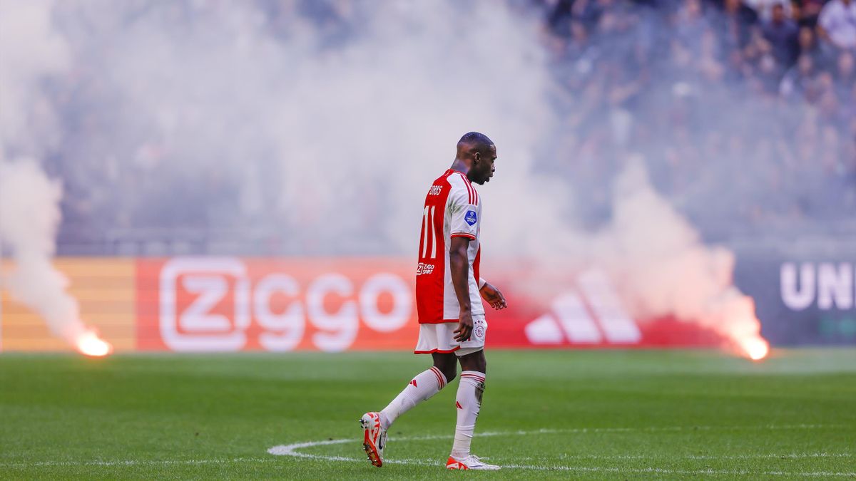 Ajaxs Eredivisie home game with Feyenoord to be completed behind closed doors after being abandoned