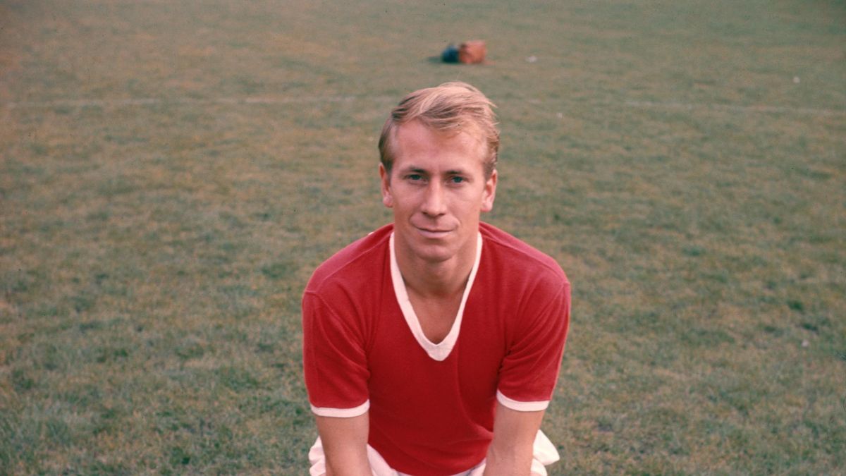 Manchester United and England legend Sir Bobby Charlton dies aged 86 -  Eurosport