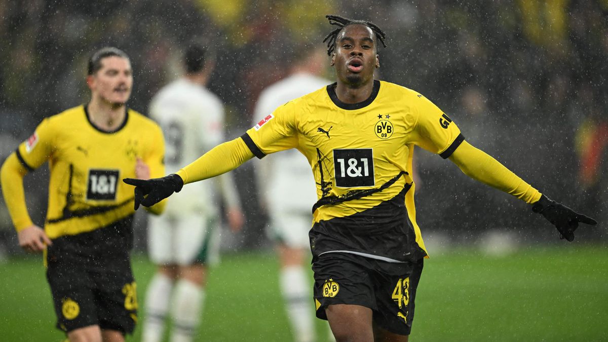 Borussia Dortmund schlägt Borussia Mönchengladbach nach wildem Schlagabtausch - BVB dreht 02 in Sieg