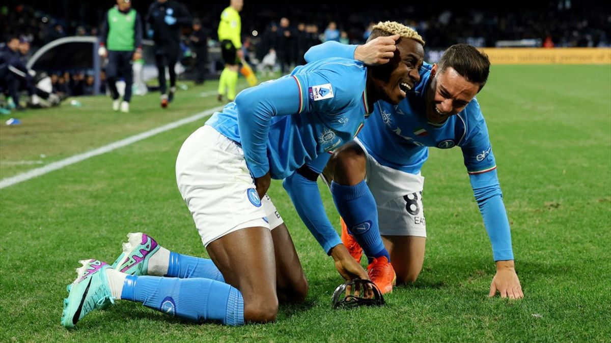 Napoli go clear at top - Eurosport