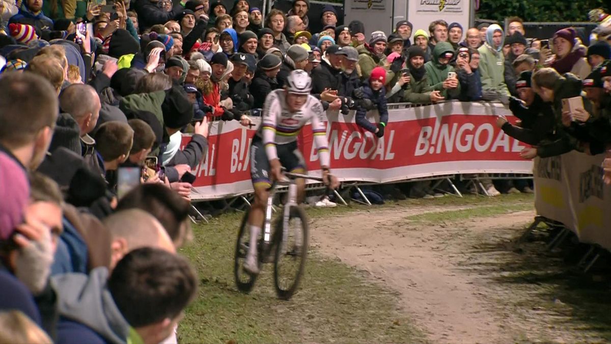 Cyclo cross This is the moment Mathieu van der Poel makes blistering attack on rivals in Diegem