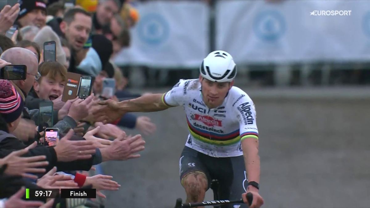 X2O Trofee van der Poel non si ferma pi Infila la 9a vittoria e eguaglia il suo record rivivi l arrivo di Koksijde