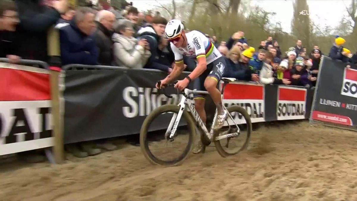 X2O Trofee Van der Poel impressionante Si fa tutto il muro di sabbia in bici senza mai scendere