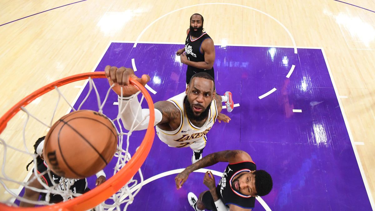 NBA: LeBron James produces monster dunk as LA Lakers edge out Clippers,  Mavericks beat Timberwolves - Eurosport
