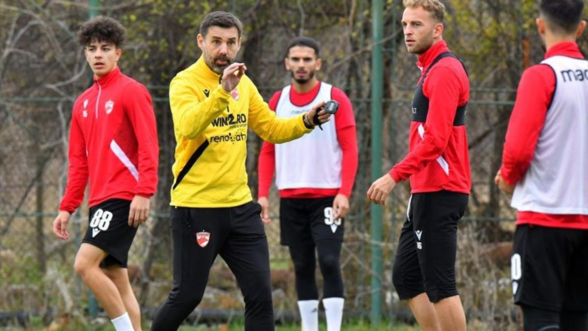 Echipa din Liga 1 vrea să-l semneze pe Željko Kopić de la Dinamo București ca potențial antrenor principal