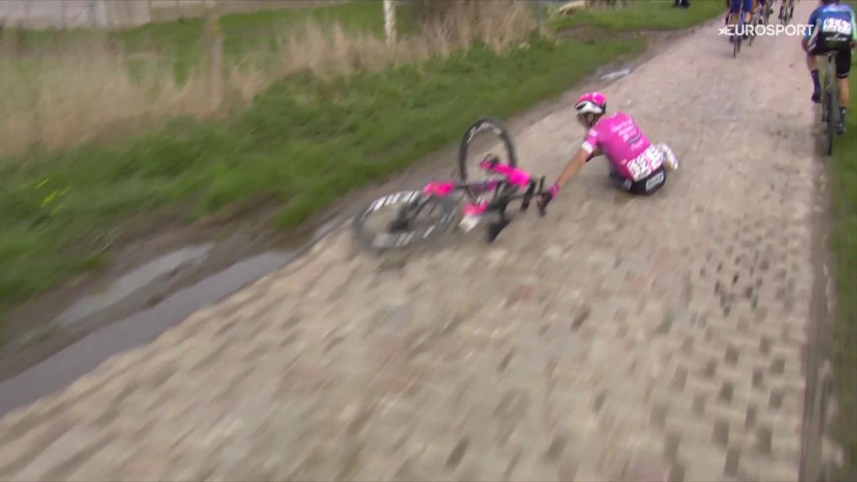 Wpadali z impetem jeden na drugiego w wyścigu Grand Prix de Denain