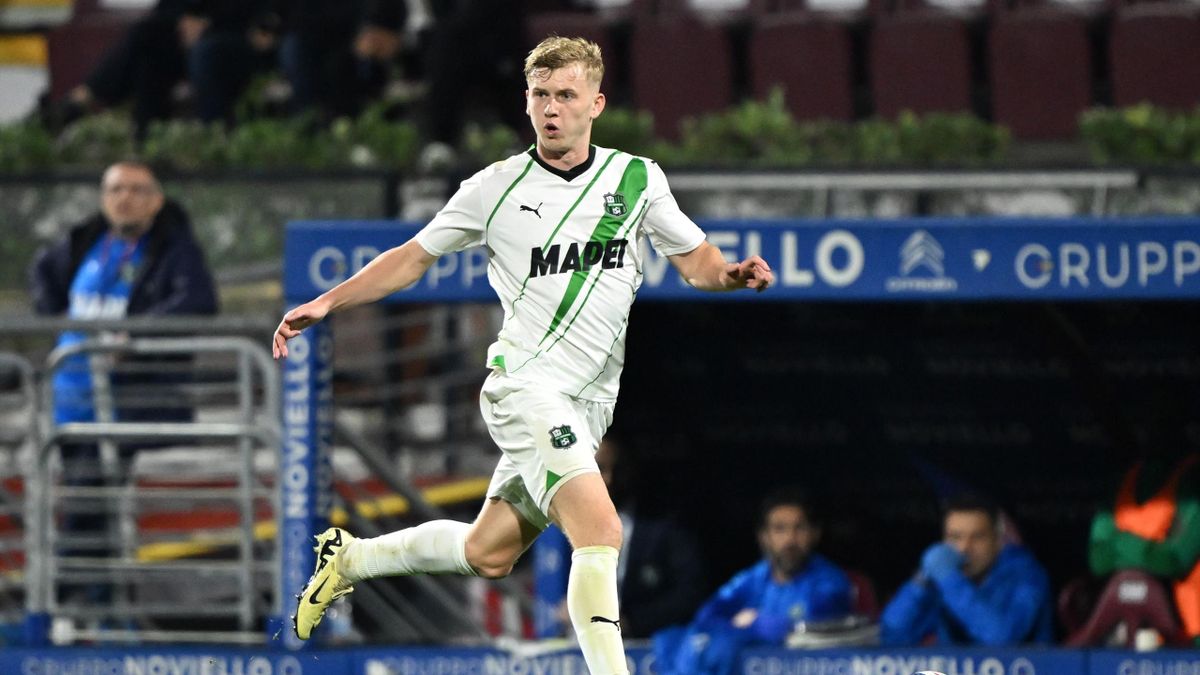 Josh Doig Exclusive: Sassuolo and Scotland star on 'crazy' Italian fans, inverted full-backs and Scottish warriors - Eurosport