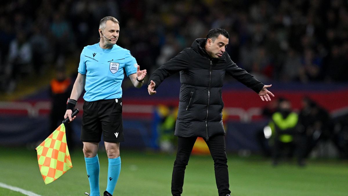 Xavi Hernandez slams decision to send off Ronald Araujo in Paris  Saint-Germain defeat as 'unnecessary' - Eurosport
