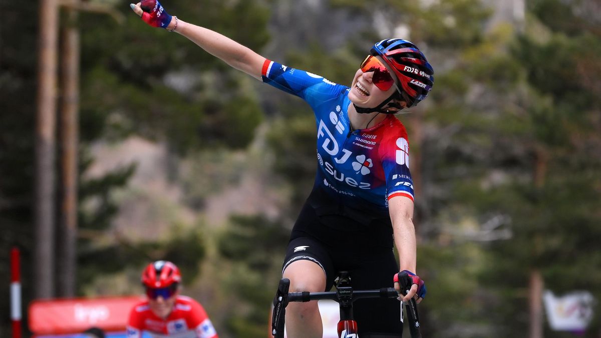 La Vuelta Femenina stage six LIVE Demi Vollering looks to retain red