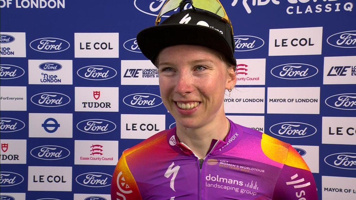 RideLondon Classique | Lorena Wiebes wint eerste rit met overmacht na