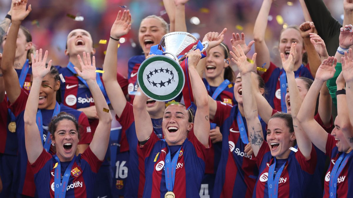 Lucy Bronze believes Barcelona will go down in history after back to back Women s Champions League titles Eurosport