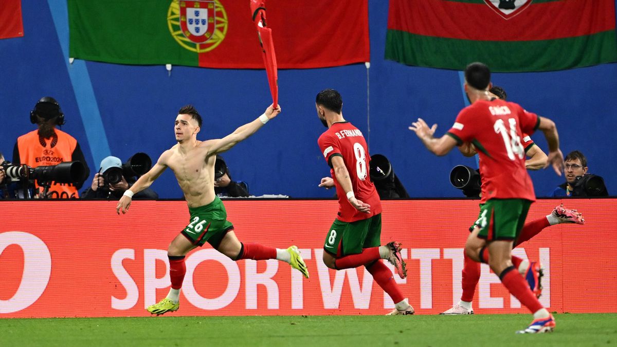 Portugal 2-1 Czech Republic: Francisco Conceicao nets stoppage-time winner  on historic night for Cristiano Ronaldo - Eurosport