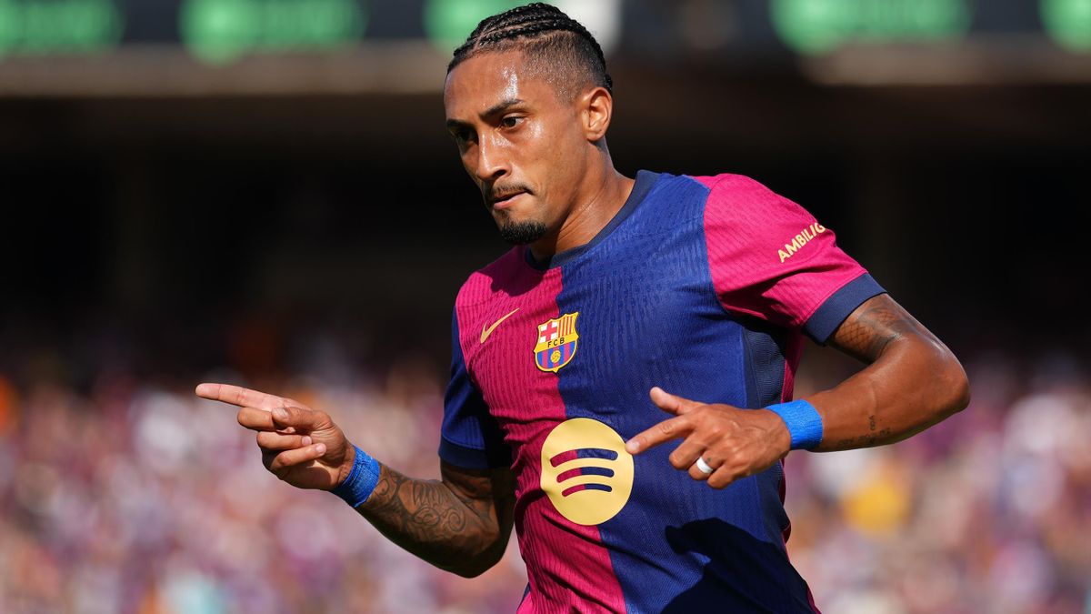 Barcelona 7 0 Real Valladolid Raphinha Robert Lewandowski Dani Olmo among goals as Barca score seven Eurosport
