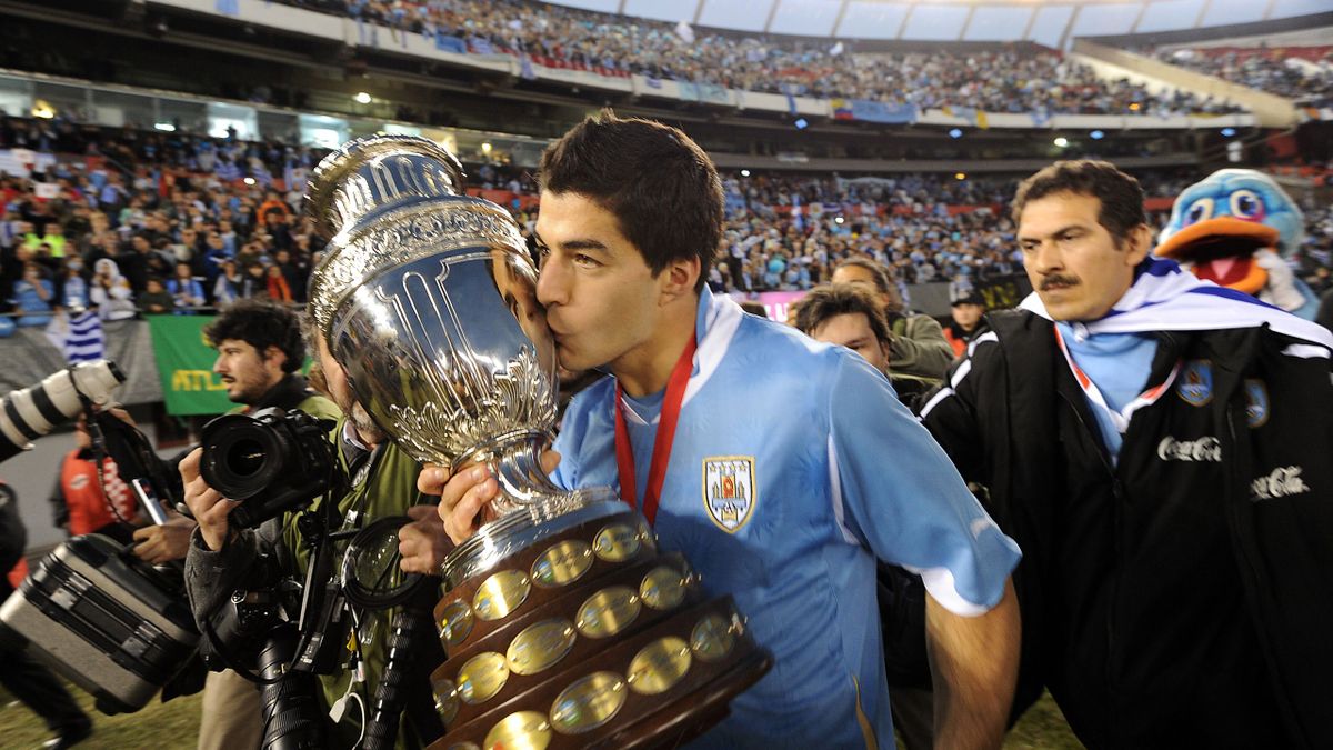 Luis Suarez: Uruguay legend decides to call time on international career -  'There is no better pride' - Eurosport