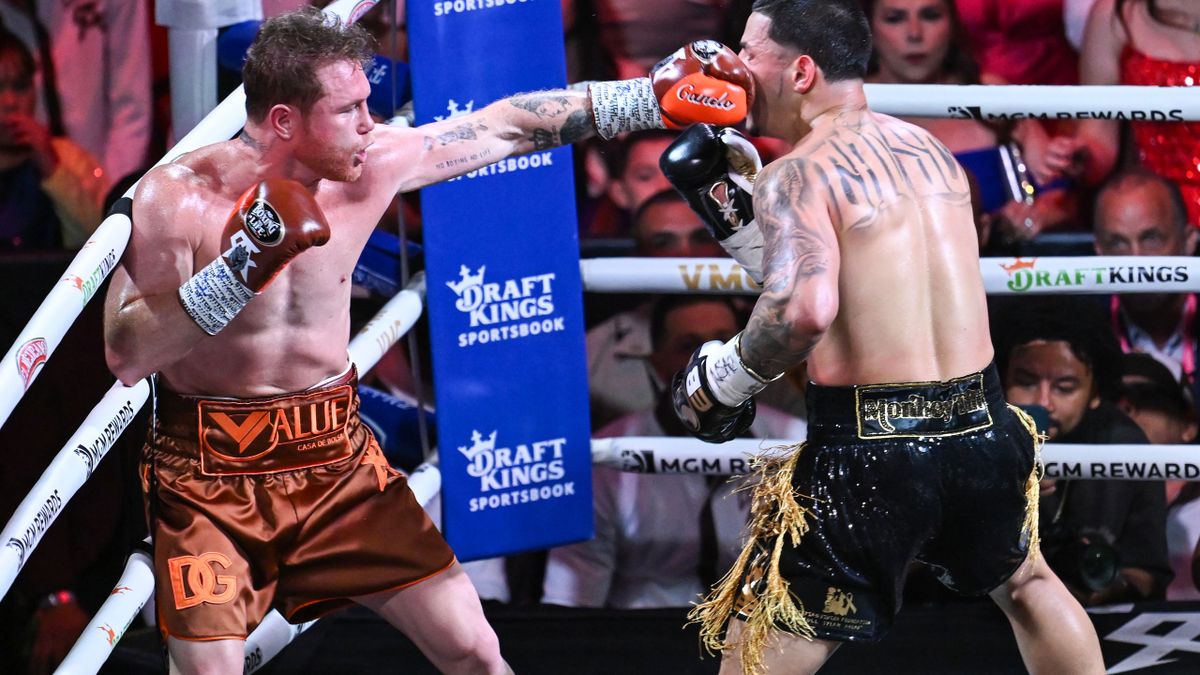 Saul Canelo Alvarez powers past Edgar Berlanga to retain world title I m the best fighter in the world Eurosport