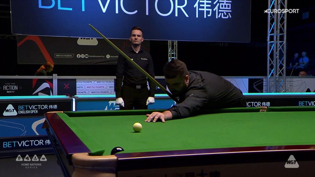 Would you believe it Jamie Clarke jaws black off spot to gift Shaun Murphy opener