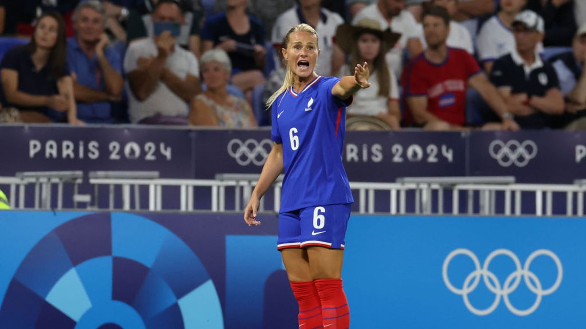 Equipe de France feminine Amandine Henry annonce sa retraite internationale Eurosport
