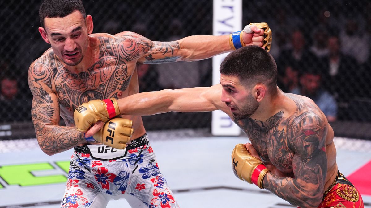 UFC 308 LIVE - Ilia Topuria produces dramatic stoppage of Max Holloway in  UFC Featherweight World title fight - Eurosport