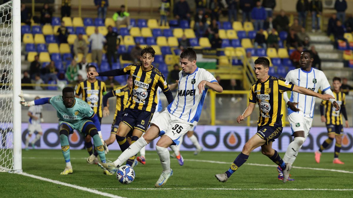 Serie B - La Juve Stabia di Andrea Adorante ferma il Sassuolo 2-2 nell'11°  turno: 5 pareggi, vince solo il Cosenza - Eurosport