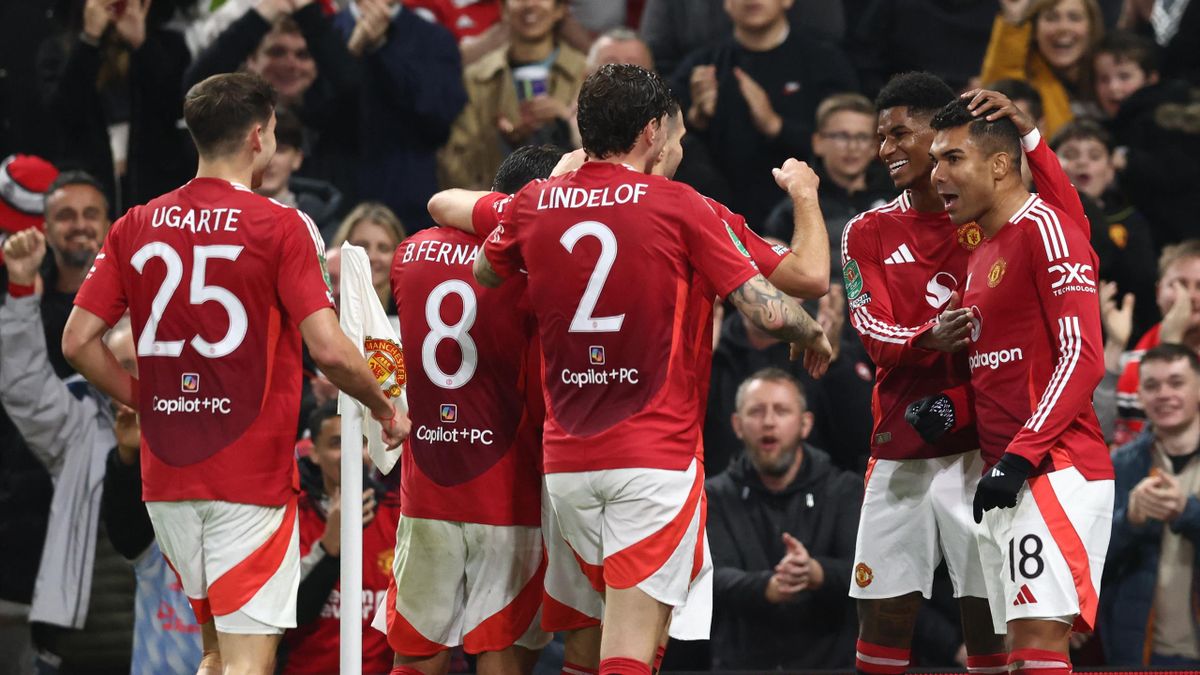 Manchester United 5-2 Leicester: Ruud van Nistelrooy makes flying start as Red Devils make EFL Cup quarters - Eurosport