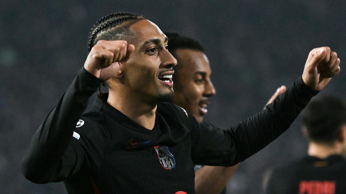 Crvena Zvezda 2 5 Barcelona Raphinha Jules Kounde and Robert Lewandowski shine as Barca storm past Crvena Zvezda Eurosport