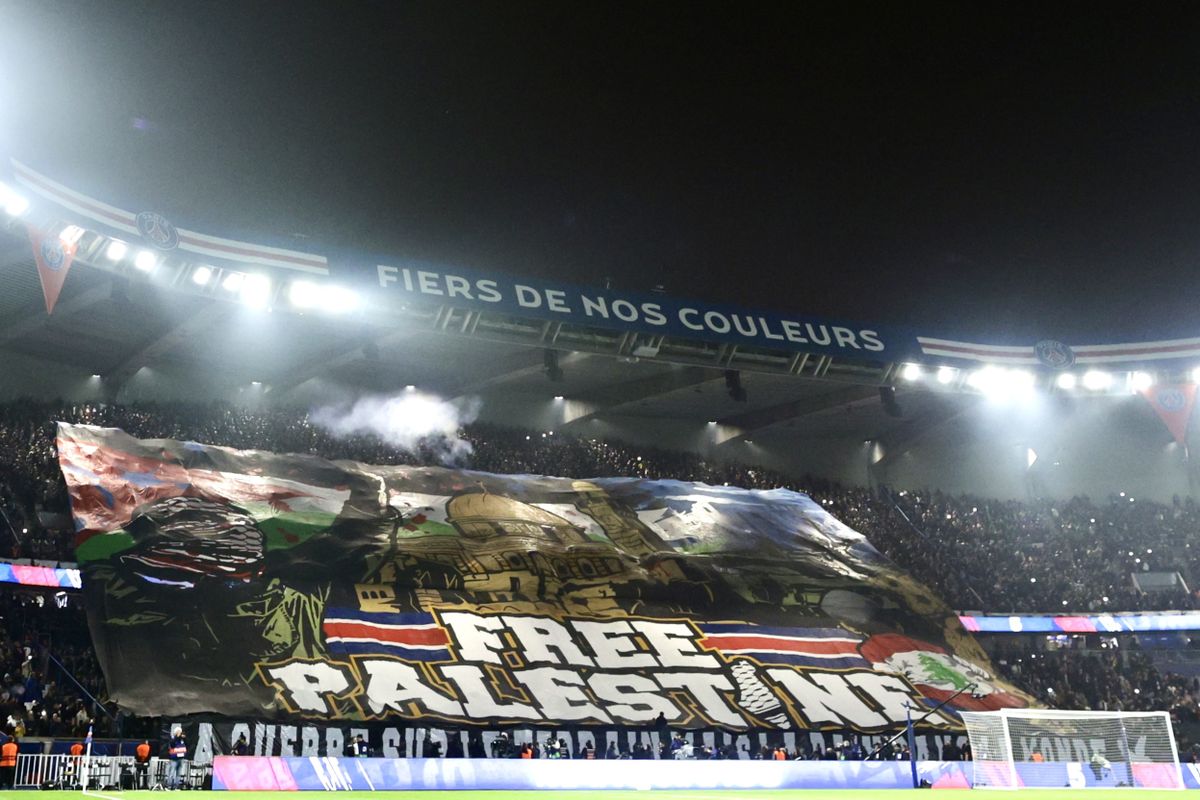 Double Page Info Tribune Auteuil - Tifo Supras Tigris Star Wars PSG Vs OM