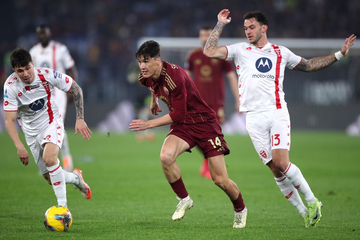 Serie A - Roma-Monza 4-0 al derelitto Monza: Saelemaekers, Shomurodov ...