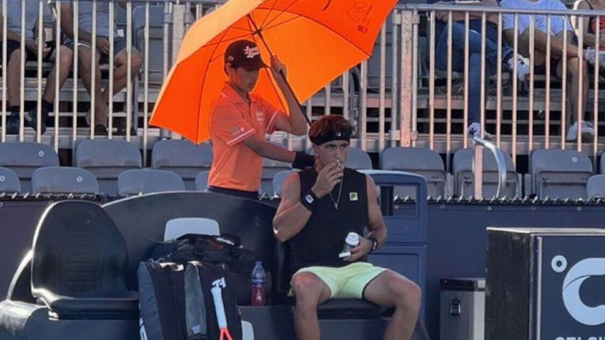francisco comesana cigarette smoking a during a changeover at the Miami Open qualies  During a qualifying match