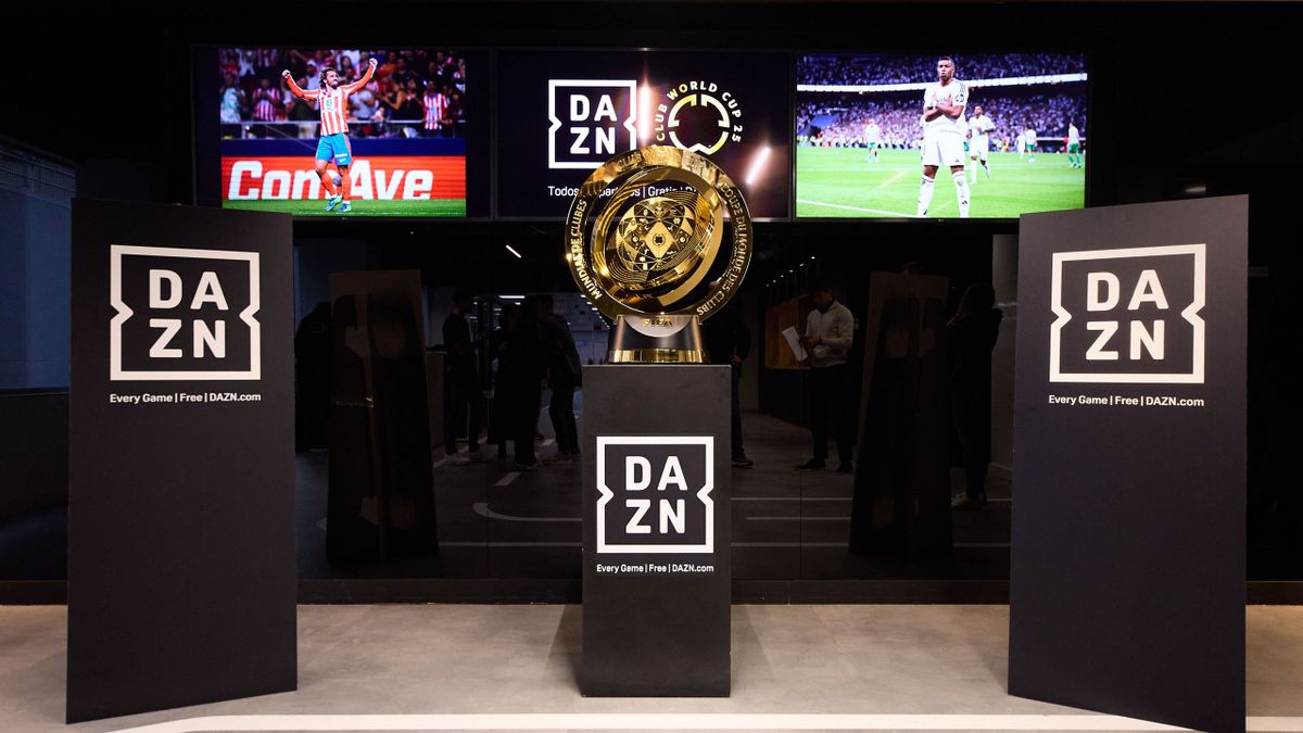 The withdrawal of the BBC and ITV is partly explained by the lack of enthusiasm obvious for the competition revised and corrected by FIFA, but only in part. It is also a timing matter. The Club World Cup will indeed reach the quarter -final stadium on July 4 and 5, right at the time when England is starting to defense its title to the Women's Euro, and against France, in addition. Given the popularity of the lionnesses at home (they now have a transport line in their names in London, from Euston to Watford) and the audience records that their matches beat from tournament to tournament (17 million spectators for the final of Euro 2022), we can understand that the British broadcasters hesitate to engage in a second front in terms of football. The BBC has an additional problem: it will cover Wimbledon from A to Z on at least two of its channels from June 30, and therefore has only a limited place for sport in its programming, which will logically go to footballers of the Euro. In addition, the central court of Wimbledon will host the male final on July 13; On July 13, the day of the Club World Cup final.