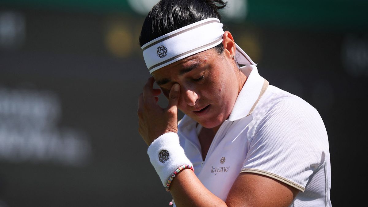 Wimbledon 2025 - Ons Jabeur im Pech: Zweimalige Wimbledon-Finalistin muss  Match gegen Viktoriya Tomova abbrechen - Eurosport