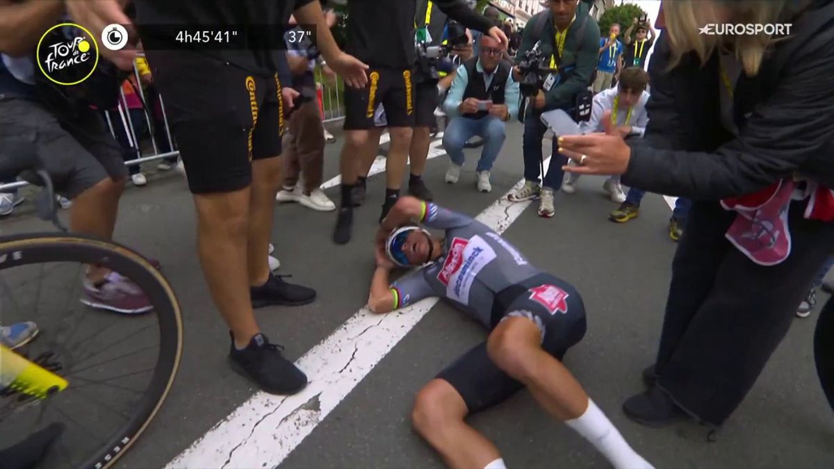 tadej-pogacar-wordt-tweede-achter-te-snelle-mathieu-van-der-poel