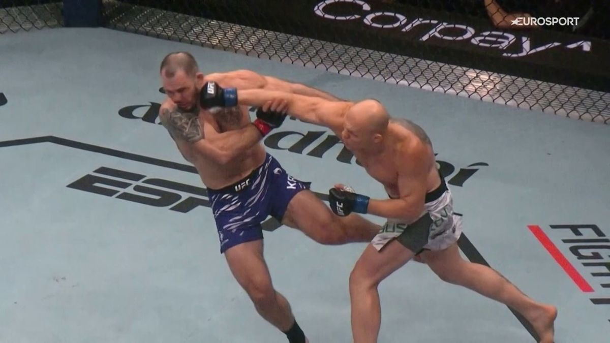 Reinier de Ridder wint van ex-kampioen Robert Whittaker en meldt zich ...