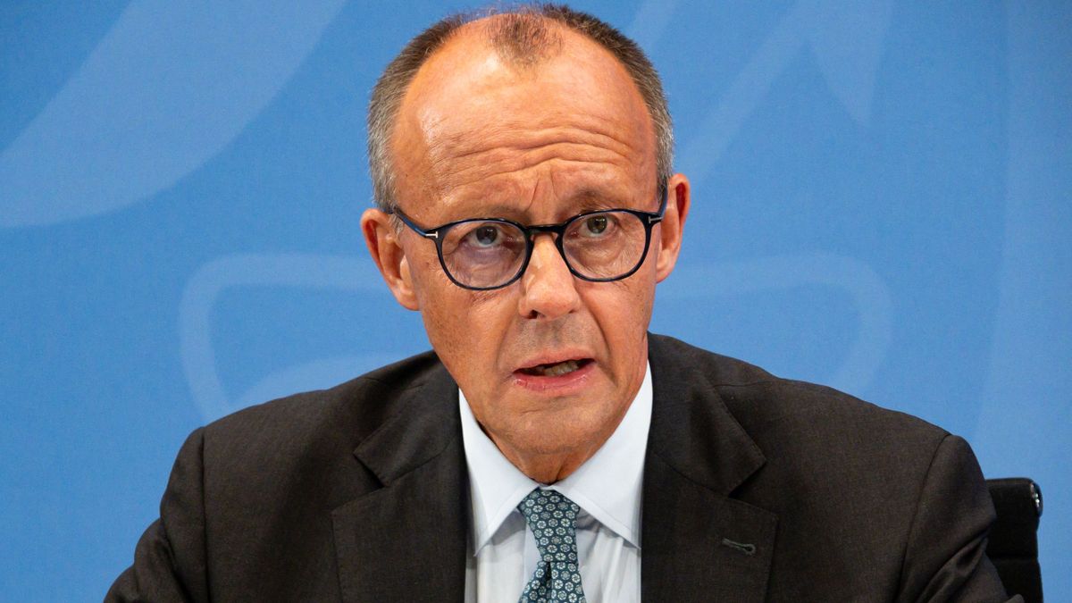 Aussagen von Friedrich Merz zur Sicherheit in den Stadien macht Dachverband  der Fanhilfen "fassungslos und wütend" - Eurosport