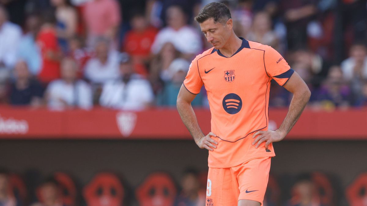 Liga I Robert Lewandowski blessé à la cuisse gauche, le Barça décimé -  Eurosport