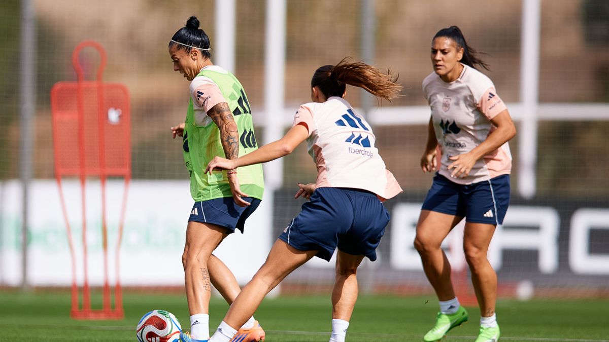 Vuelve Athenea, se mantienen Mapi León y Jenni Hermoso y la novedad de ...