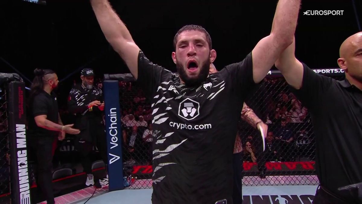 Aspinall blijft kampioen na ongelooflijke anticlimax, Dern pakt de vacante  titel in het strogewicht - Eurosport