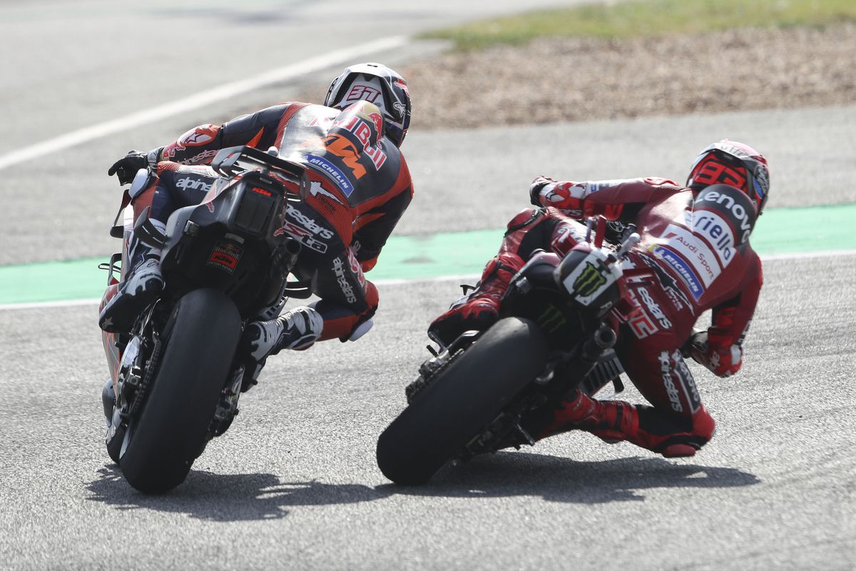 MotoGP Thailandia 2026, sprint race: Bezzecchi out, Marquez penalizzato ...