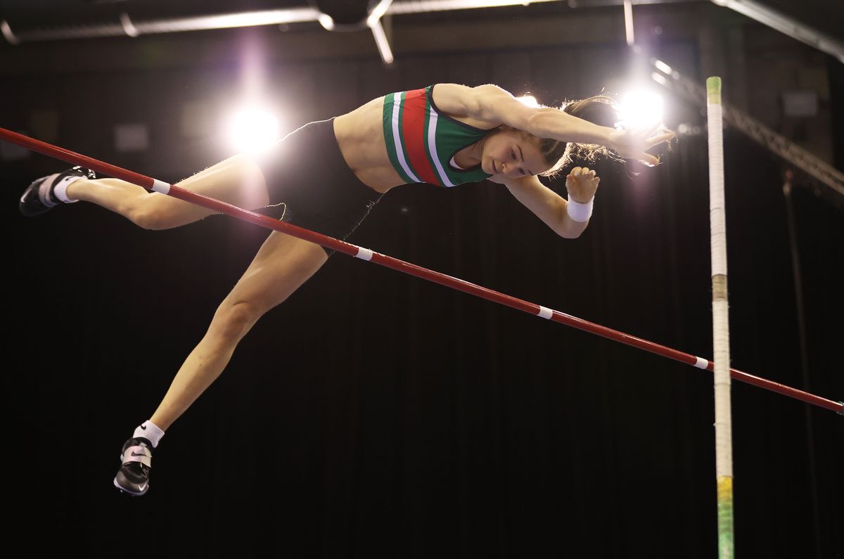 Andy Ashurst, były olimpijczyk, lat 61, skoczył o tyczce 4,05 m ...