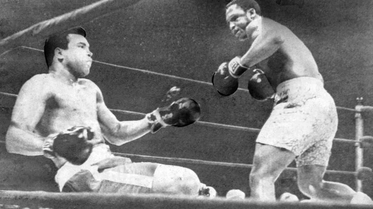 Muhammad Ali în lupta legendară din 1971 contra lui Joe Frazier