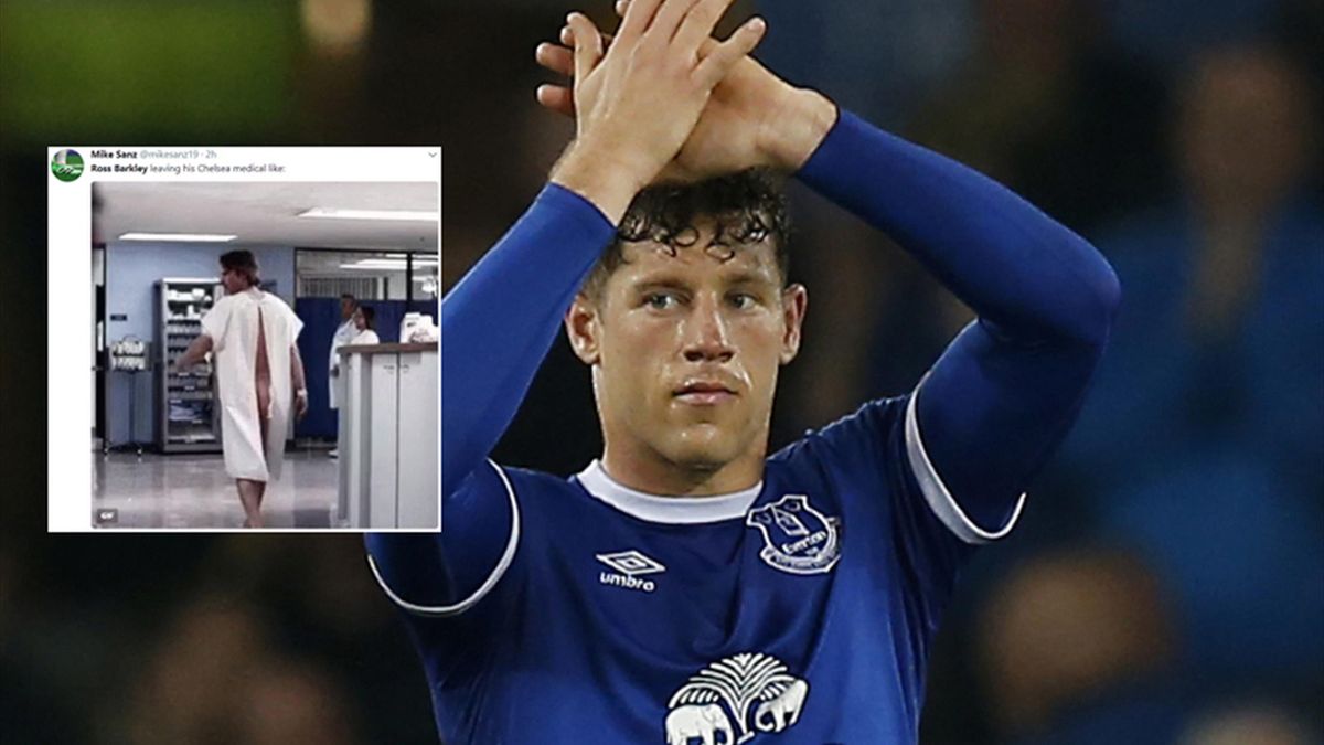 Everton&#8217;s Ross Barkley applauds fans as he is substituted off