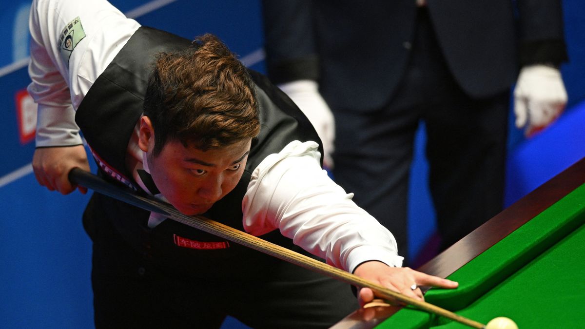 World Snooker Championship 2022 LIVE: Defending champion Mark ...