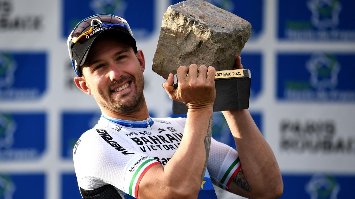 Sonny Colbrelli heeft de kassei van Parijs-Roubaix vereeuwigd op zijn arm