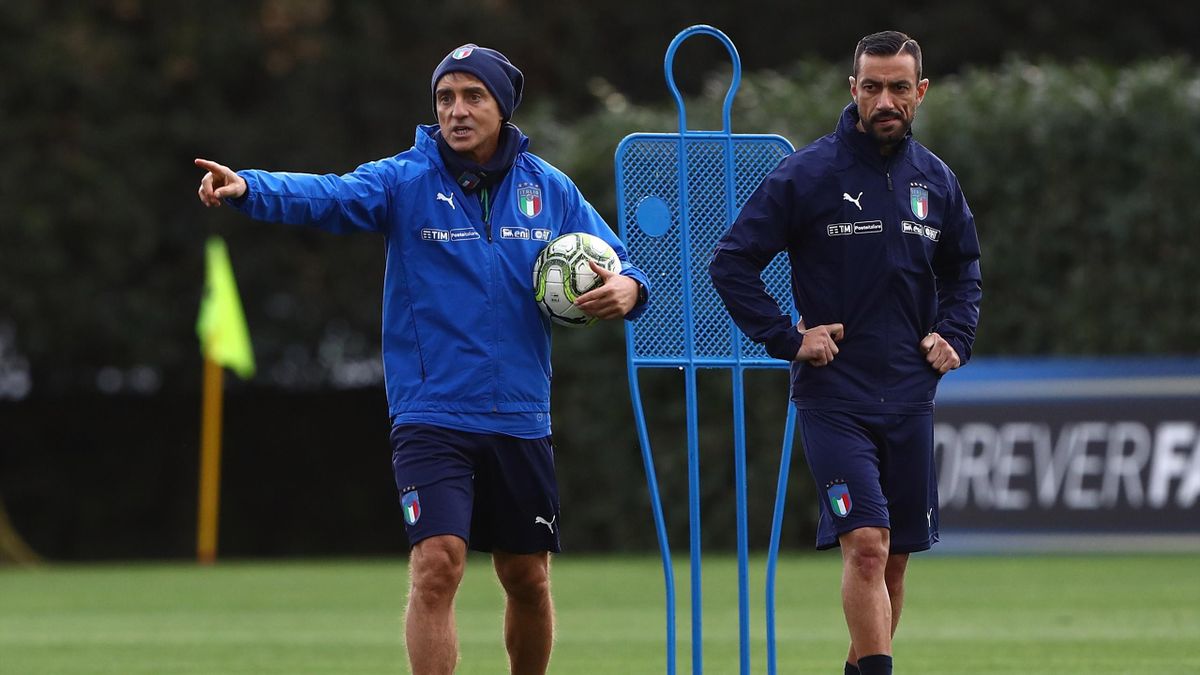 Roberto Mancini e Fabio Quagliarella nel ritiro della Nazionale Italiana, Getty Images